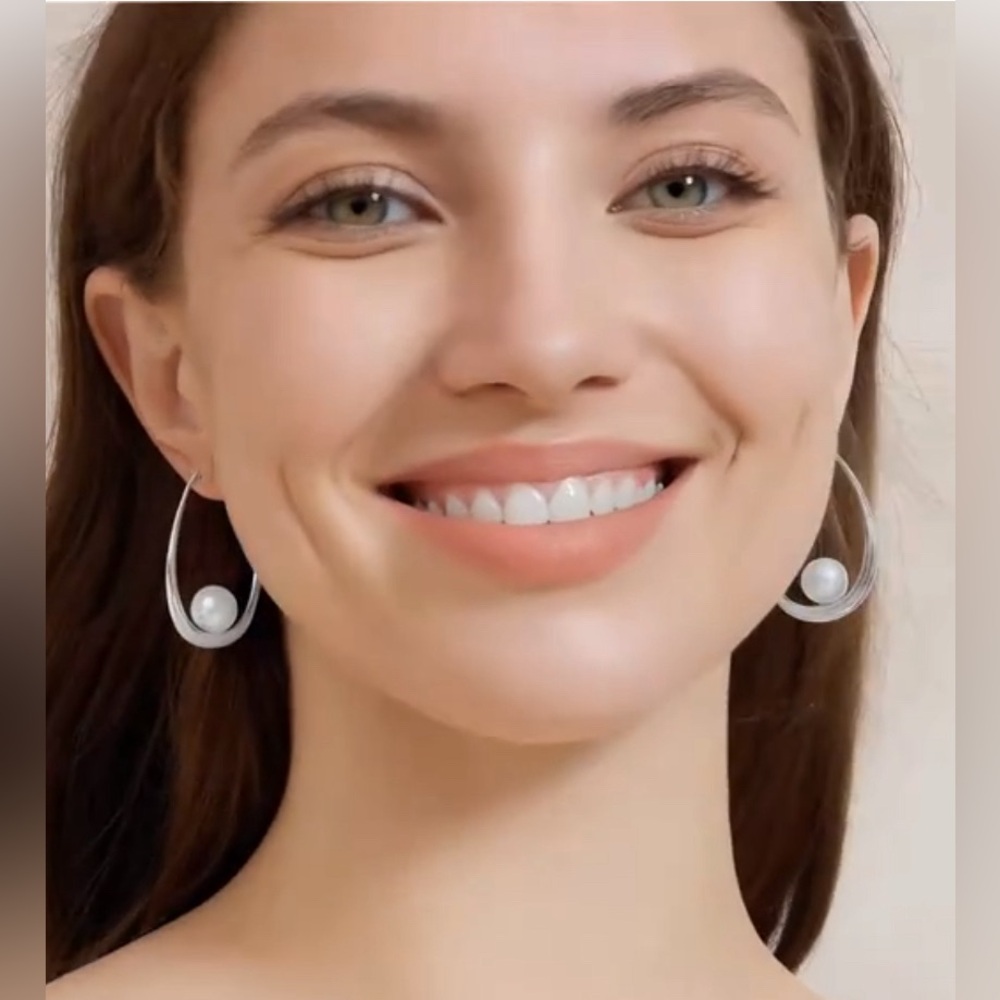 🌻5/$25🌻 Classic Serenity: Enduring Pearl Hoop Drops